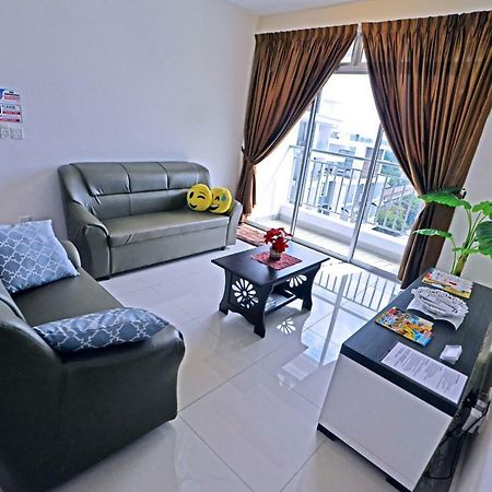 Hits Homestay Байан-Лепас Экстерьер фото