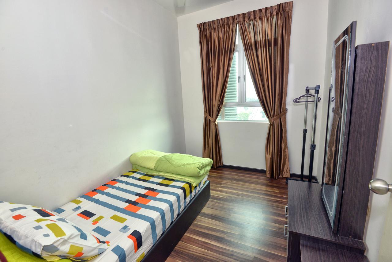 Hits Homestay Байан-Лепас Экстерьер фото